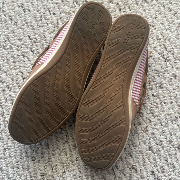 Sperry women’s seersucker boat shoes - Picture 3 of 5